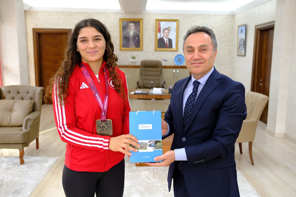 Tokatlı Avrupa Şampiyonu TOGÜ Rektörünü ziyaret etti