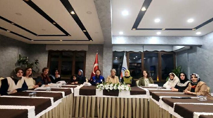 Teknolojinin gölgesinde büyüyen şiddete karşı aileyi güçlendirme zamanı