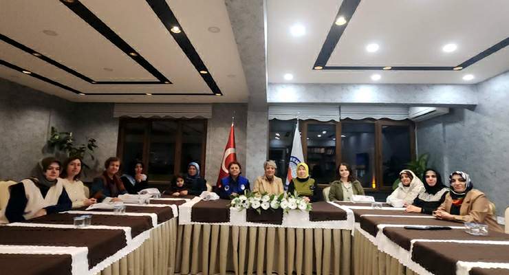 Teknolojinin gölgesinde büyüyen şiddete karşı aileyi güçlendirme zamanı