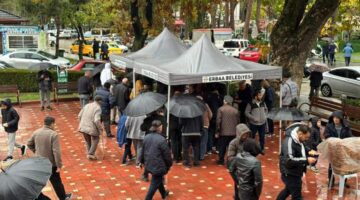 Erbaa Belediyesi Gürcistan’da şehit düşen askerler için helva ikramı yaptı