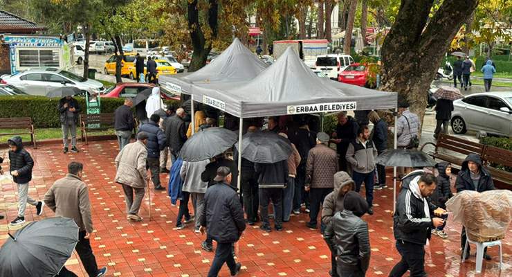 Erbaa Belediyesi Gürcistan’da şehit düşen askerler için helva ikramı yaptı