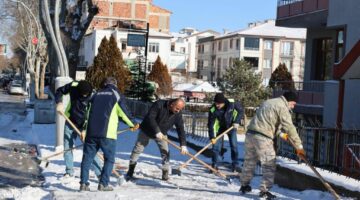 Zile’de kar yağışı sonrası temizlik çalışmaları