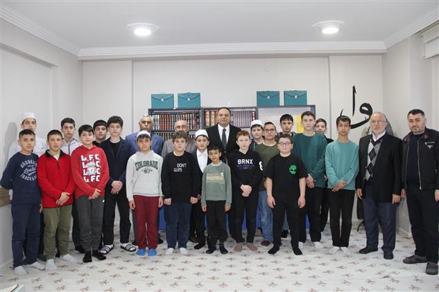 Erbaa Kaymakamı Demir, hafız öğrencilerle buluştu