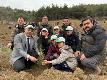 Erbaa’da yüzlerce fidan toprakla buluştu