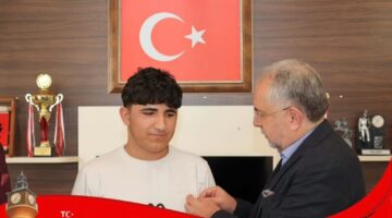 Şampiyon sporcu altınla ödüllendirildi