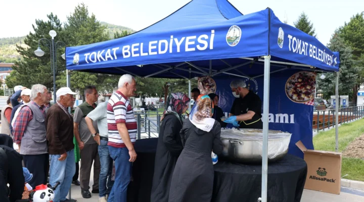 Tokat Belediyesi’nden 12 bin kişilik aşure ikramı