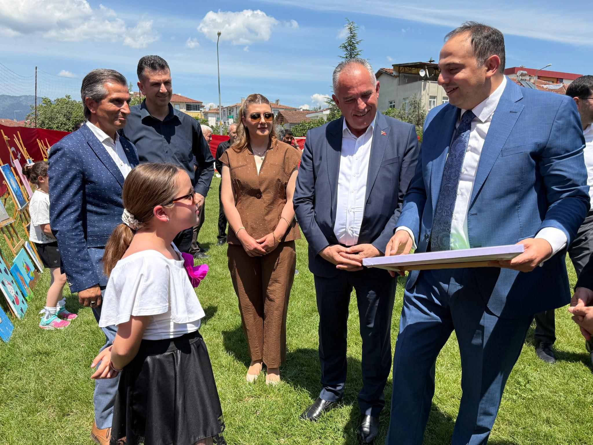 Erbaa Kaymakamı Demir, sergi açılışı yaptı