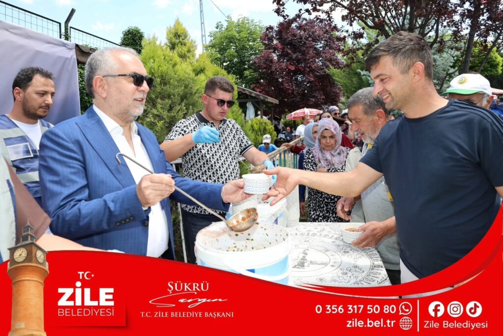 Zile’de 1 ton kiraz, binlerce kişilik bat ve aşure ikramı
